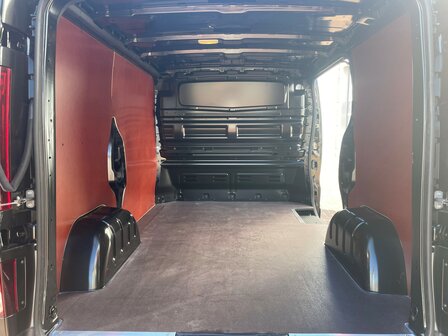 Renault Trafic L1 Laadruimte bekleding + side-bars