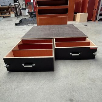 Voorraad nr. 4: Bodembak met 2 laden inclusief rol-elementen 122x124x23 LxBxH