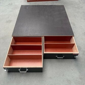 Voorraad nr. 4: Bodembak met 2 laden inclusief rol-elementen 122x124x23 LxBxH