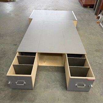 Voorraad nr. 502: Bodembak achterdeur optie met 3 laden + zijdeur optie met 2 wissel-laden incl. rol-elementen 