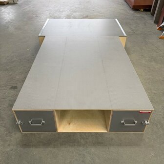 Voorraad nr. 502: Bodembak achterdeur optie met 3 laden + zijdeur optie met 2 wissel-laden incl. rol-elementen 