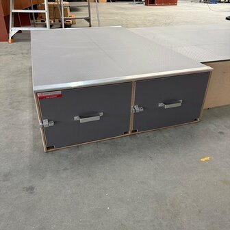 Voorraad nr. 502: Bodembak achterdeur optie met 3 laden + zijdeur optie met 2 wissel-laden incl. rol-elementen 