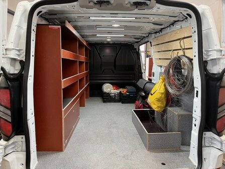 Ford Transit Custom L2 vanaf 2024, Legbord stelling links