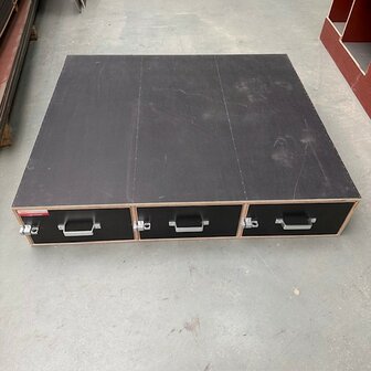 Voorraad nr. 513: Bodembak met 3 laden incl. rol-elementen 110x121x23