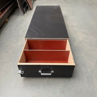 Voorraad nr. 514: Bodembak met 1 lade incl. rol-elementen 141x57x23