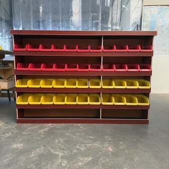 Voorraad nr. 400: Linkerzijde stelling met bakken