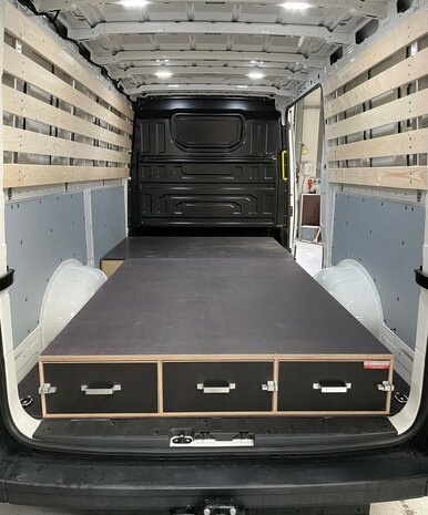 VW Crafter L3 bodembakken + lat om lat betimmering