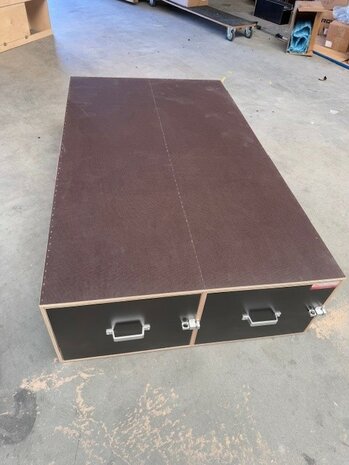 Voorraad nr. 22: Zijdeur bodembak inclusief rol-elementen 170x100x38cm LxBxH