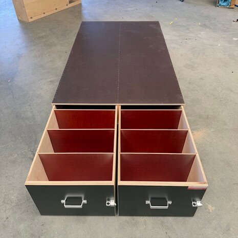 Voorraad nr. 22: Zijdeur bodembak inclusief rol-elementen 170x100x38cm LxBxH