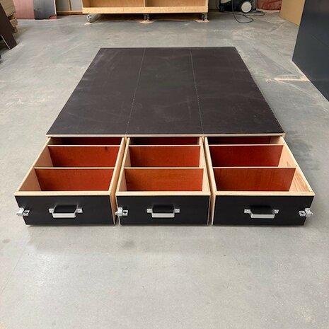 Voorraad nr. 511: Bodembak met 3 laden incl. rol-elementen 170x134x22.5