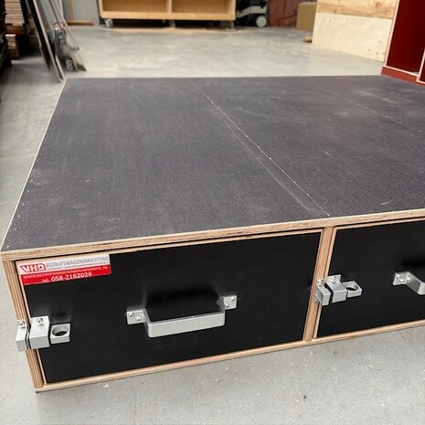 Voorraad nr. 513: Bodembak met 3 laden incl. rol-elementen 110x121x23