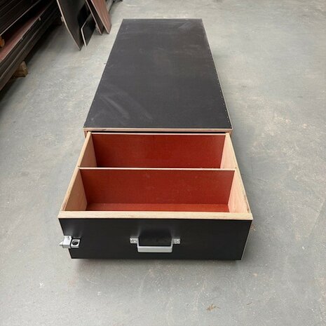 Voorraad nr. 514: Bodembak met 1 lade incl. rol-elementen 141x57x23