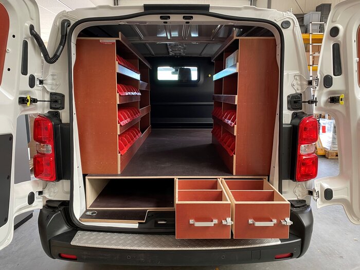 Opel Vivaro L3 inrichting - VHD Bedrijfswageninrichting BV