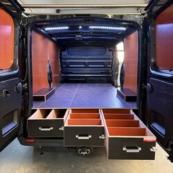 Renault Trafic L2  2024 bodembakken 