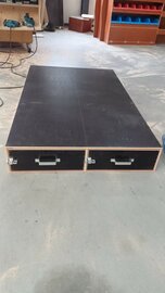 Voorraad nr. 501: Bodembak zijdeur optie met 2 laden exclusief rol-elementen 20cm hoog buitenwerks