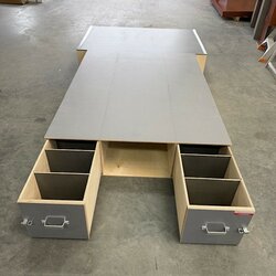 Voorraad nr. 502: Bodembak achterdeur optie met 3 laden + zijdeur optie met 2 wissel-laden incl. rol-elementen 