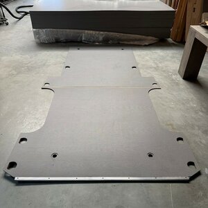 Voorraad: Vloerplaat grijs Sprinter L2 Exclusief bevestiging set 